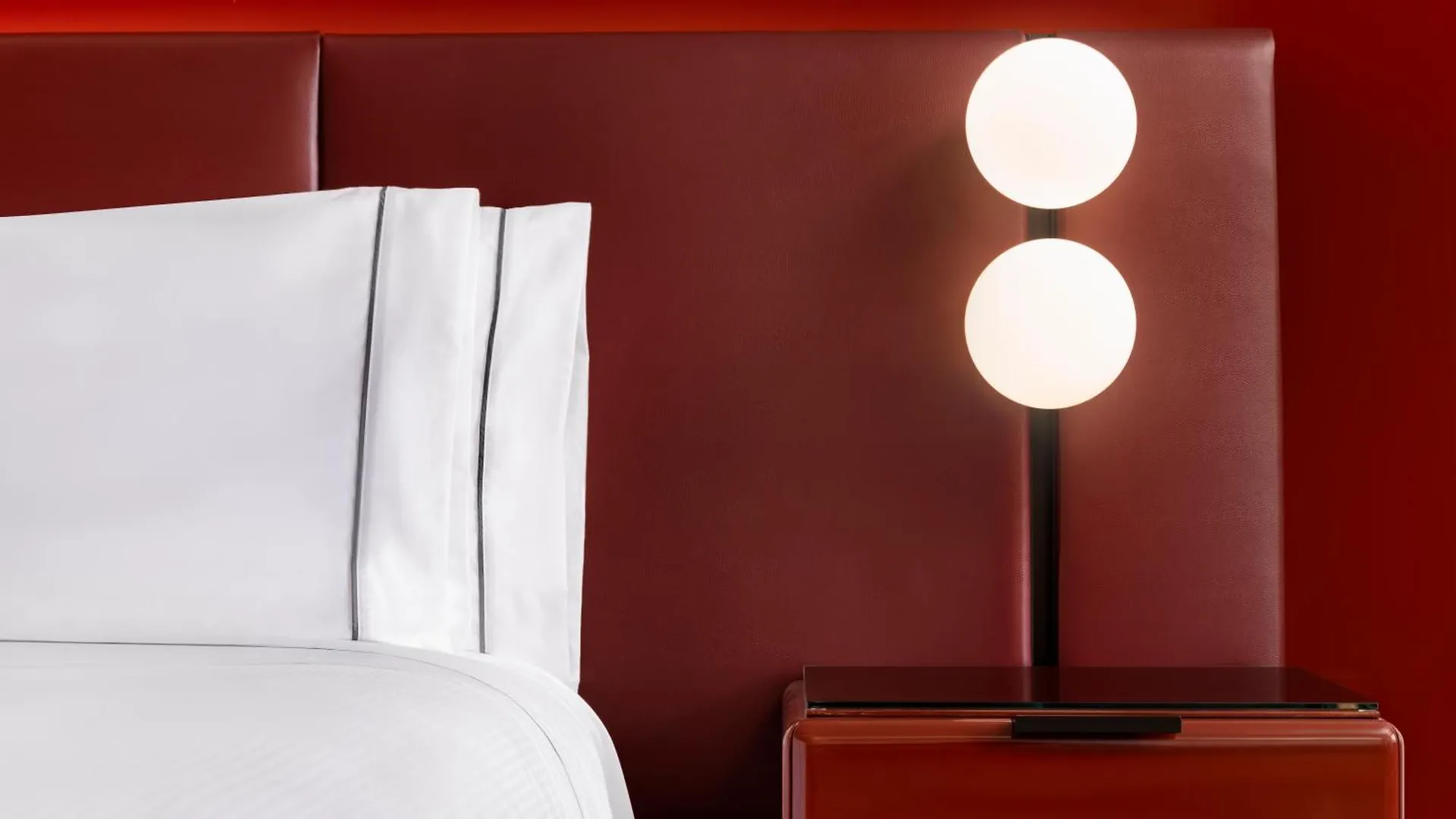**** Hotel Revery Toronto Downtown, Curio Collection By Hilton Canada