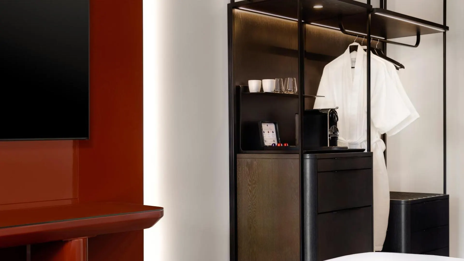 Revery Toronto Downtown, Curio Collection By Hilton Hotel