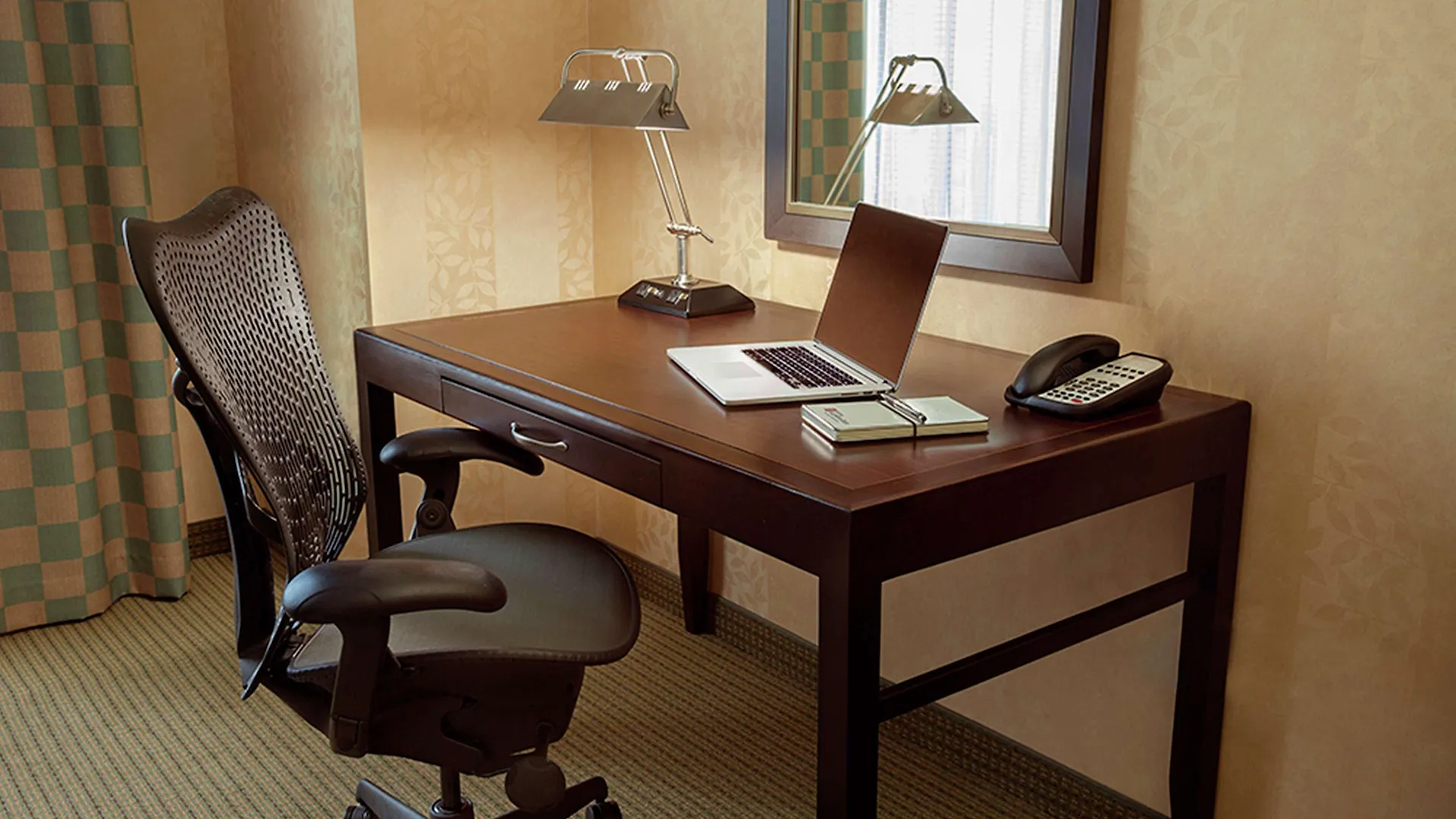 Revery Toronto Downtown, Curio Collection By Hilton Hotel