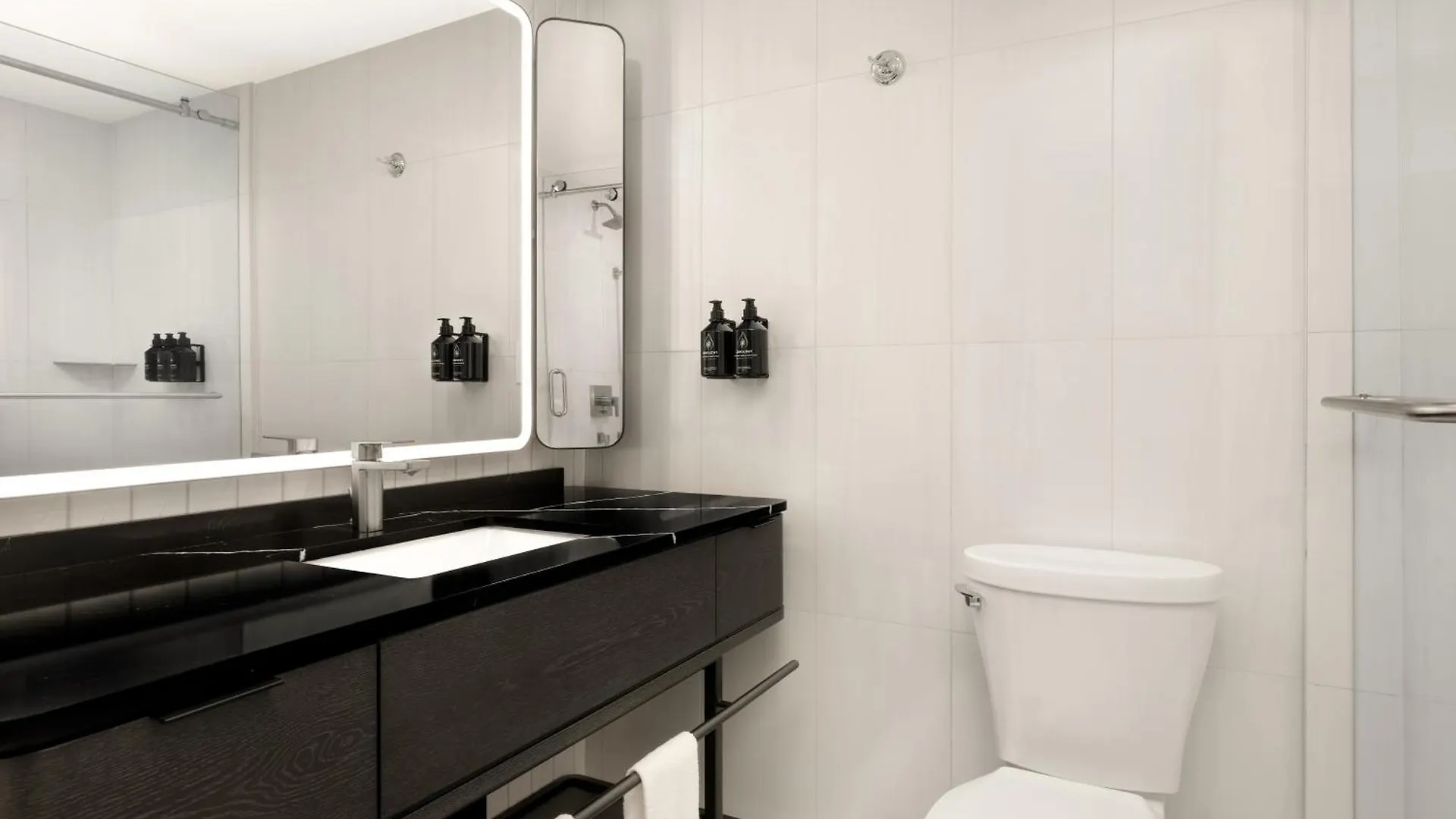 Hotel Revery Toronto Downtown, Curio Collection By Hilton