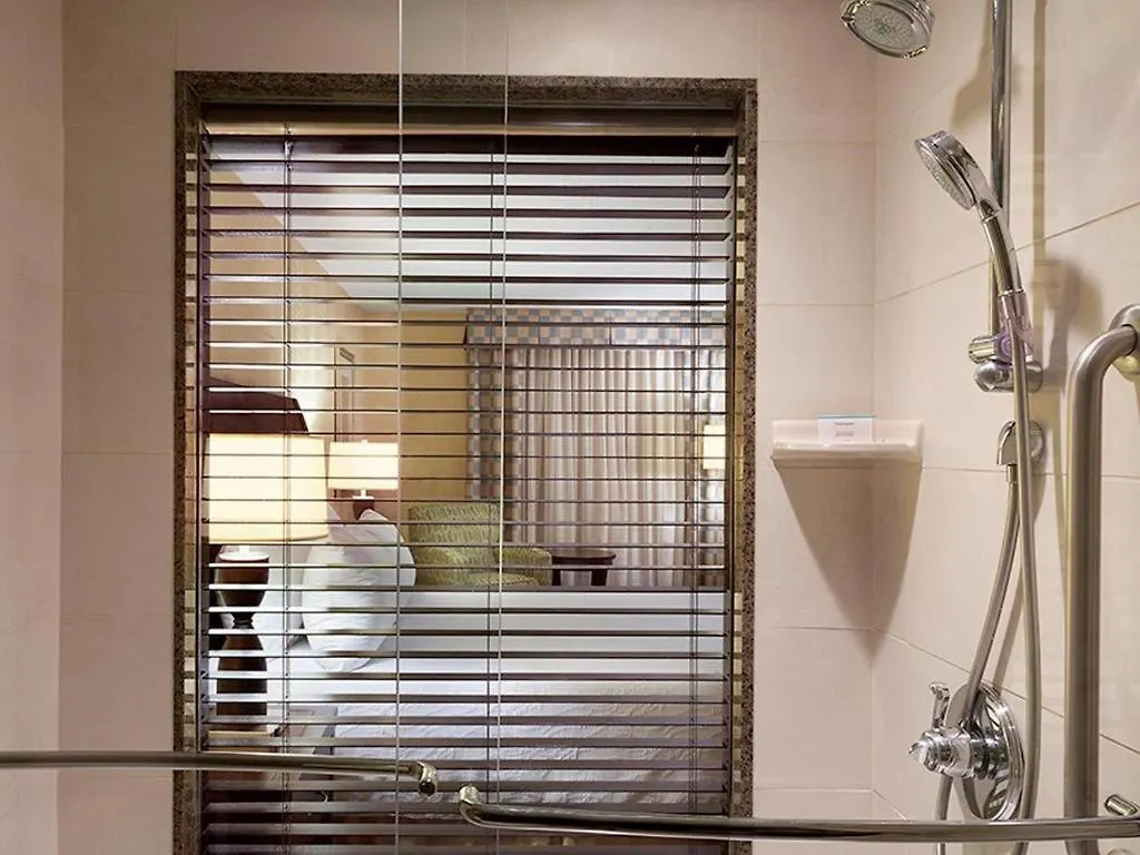Hotel Revery Toronto Downtown, Curio Collection By Hilton