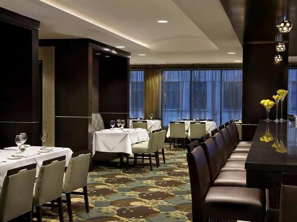 Hotel Revery Toronto Downtown, Curio Collection By Hilton
