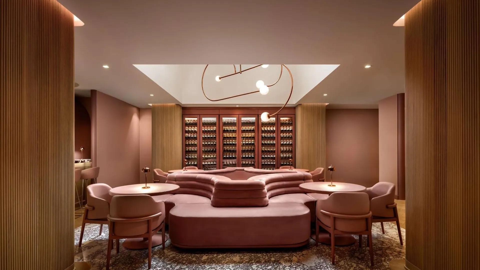Revery Toronto Downtown, Curio Collection By Hilton