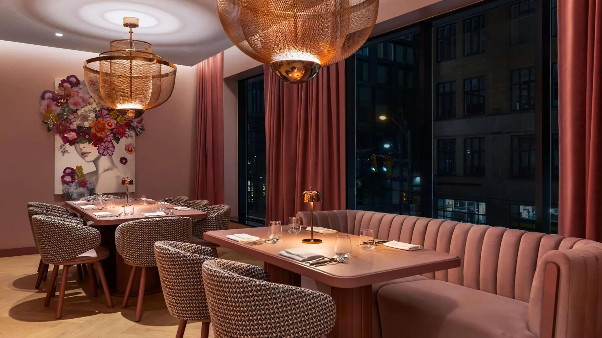 Revery Toronto Downtown, Curio Collection By Hilton Hotel