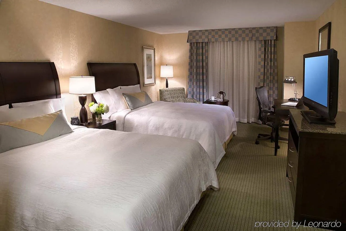 Revery Toronto Downtown, Curio Collection By Hilton Hotel