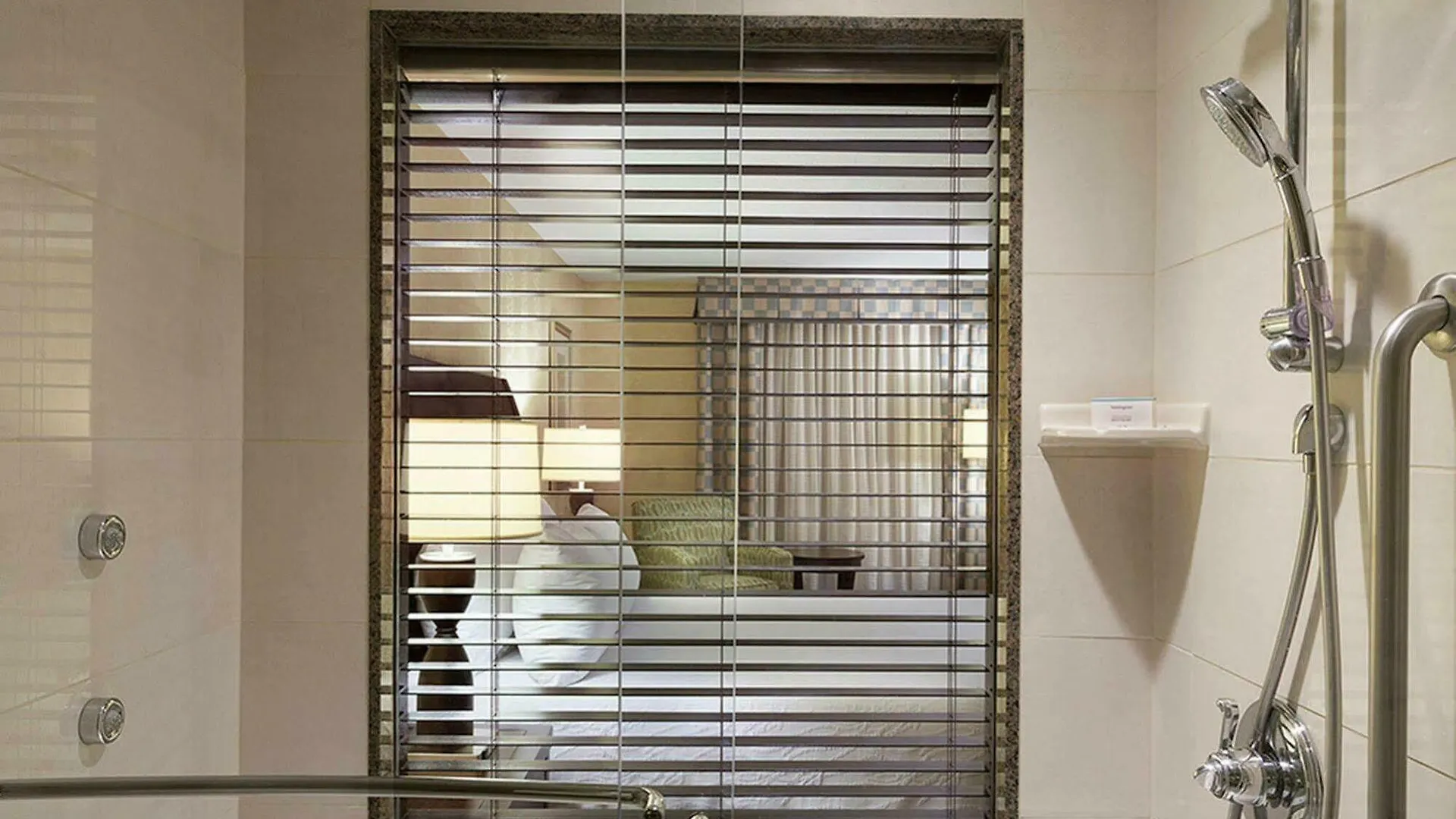 Hotel Revery Toronto Downtown, Curio Collection By Hilton