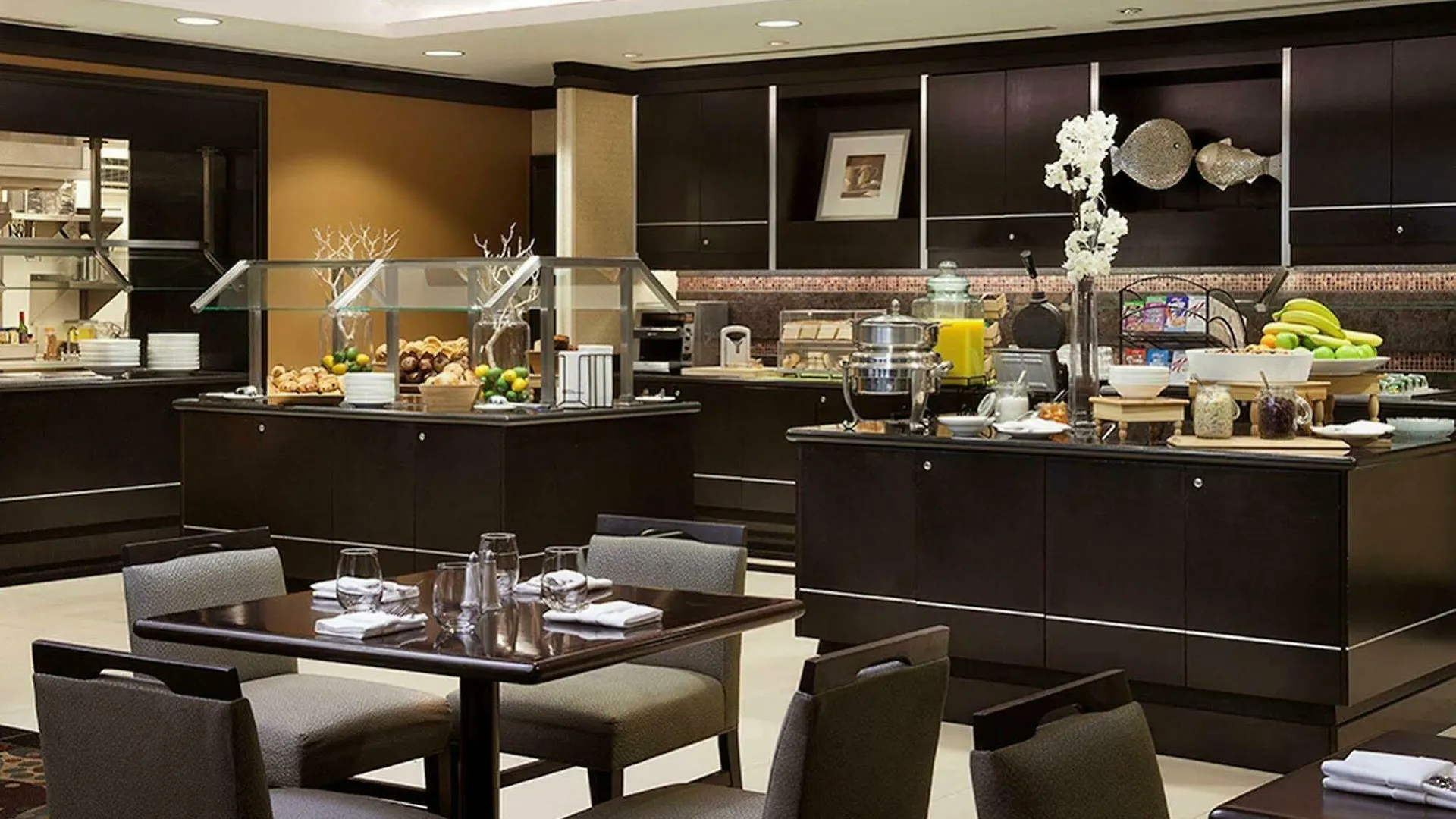 Revery Toronto Downtown, Curio Collection By Hilton